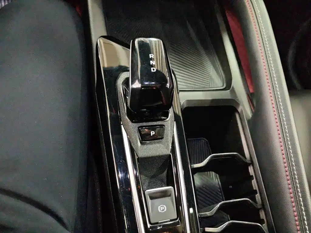 Geely Binyue — миниатюра 9