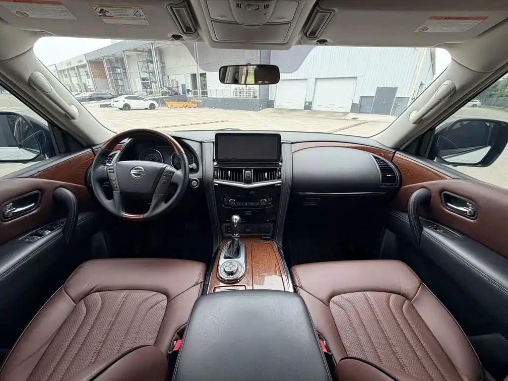 Nissan Patrol — миниатюра 5