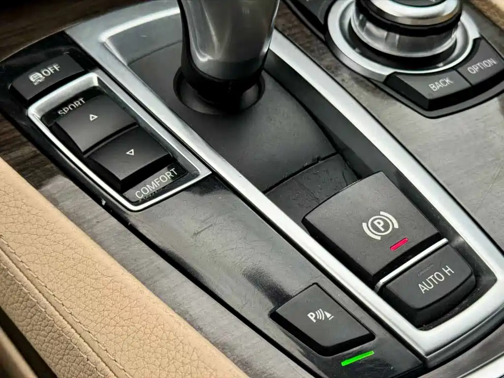 BMW 7 Series — миниатюра 8