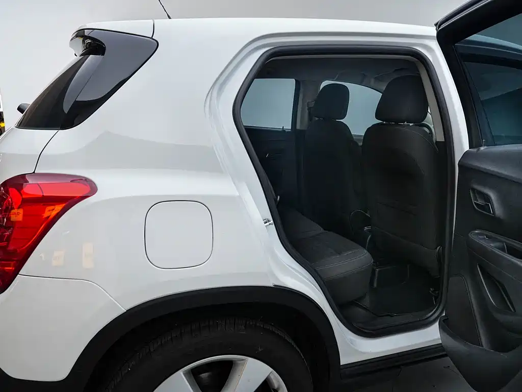 Chevrolet Trax — миниатюра 27