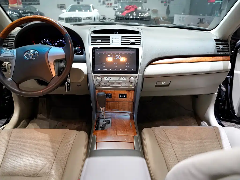 Toyota Camry — миниатюра 19