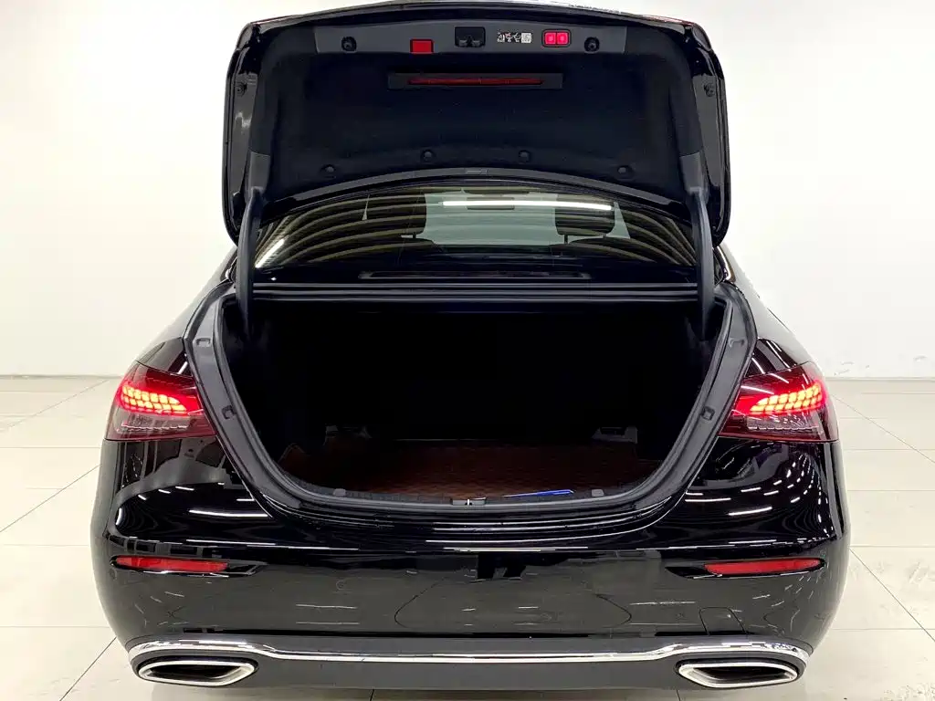 Mercedes-Benz E-Class — миниатюра 5