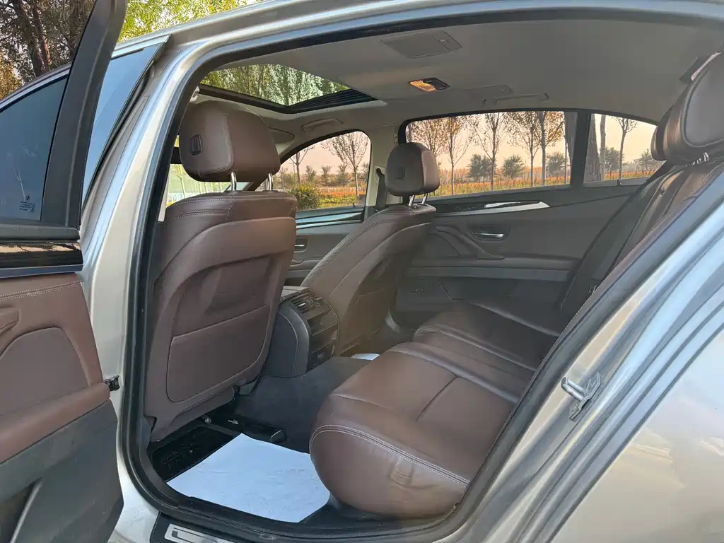 BMW 5 Series — миниатюра 5