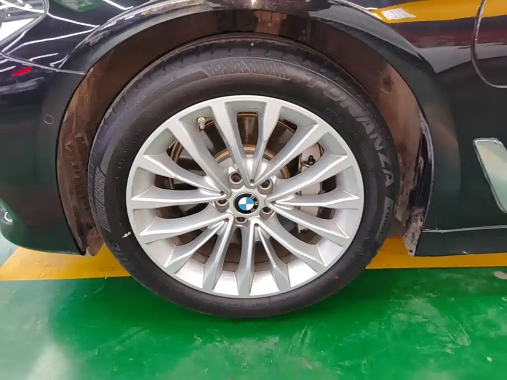 BMW 5 Series New Energy — миниатюра 23