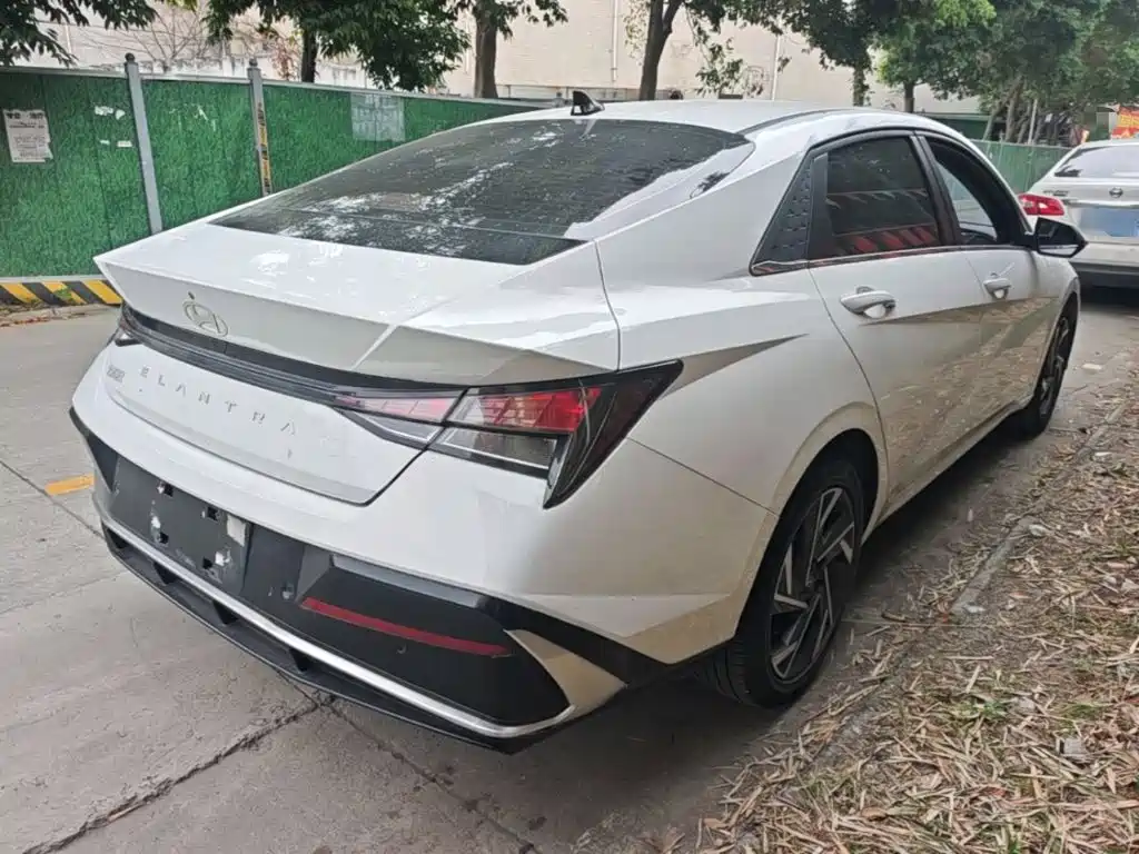 Hyundai Elantra — миниатюра 7