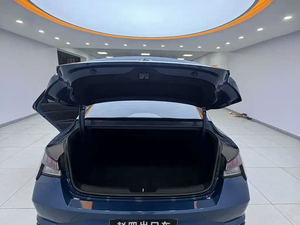 Hyundai Elantra — миниатюра 8