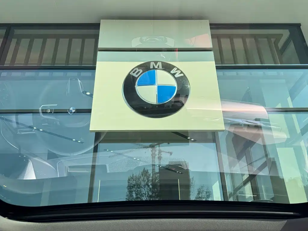 BMW 5 Series — миниатюра 16