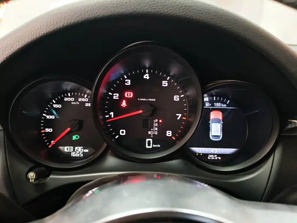 Porsche Macan — миниатюра 12