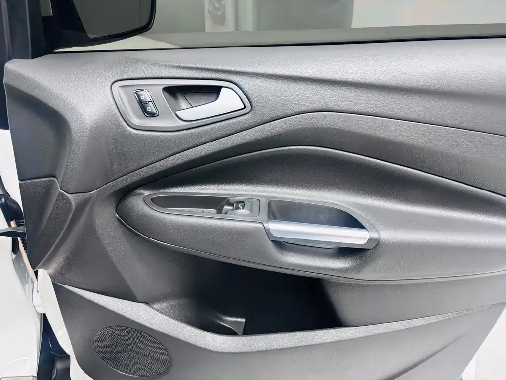 Ford Kuga — миниатюра 34
