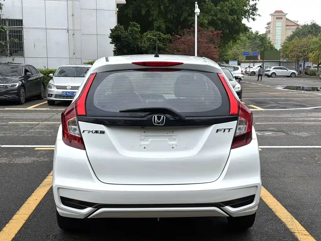 Honda Fit — миниатюра 8