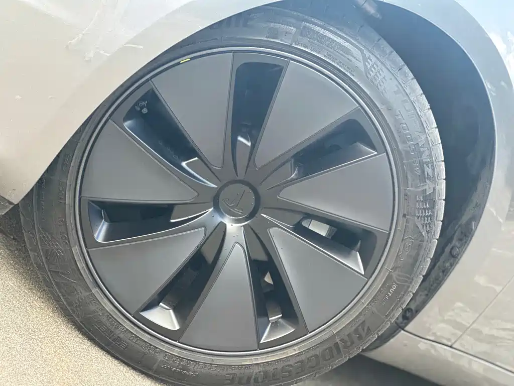 Tesla Model 3 — миниатюра 19