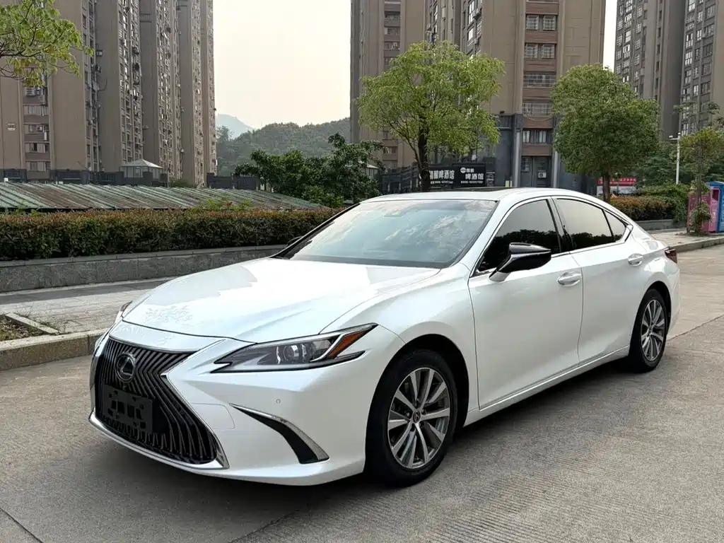 Lexus ES 2022
