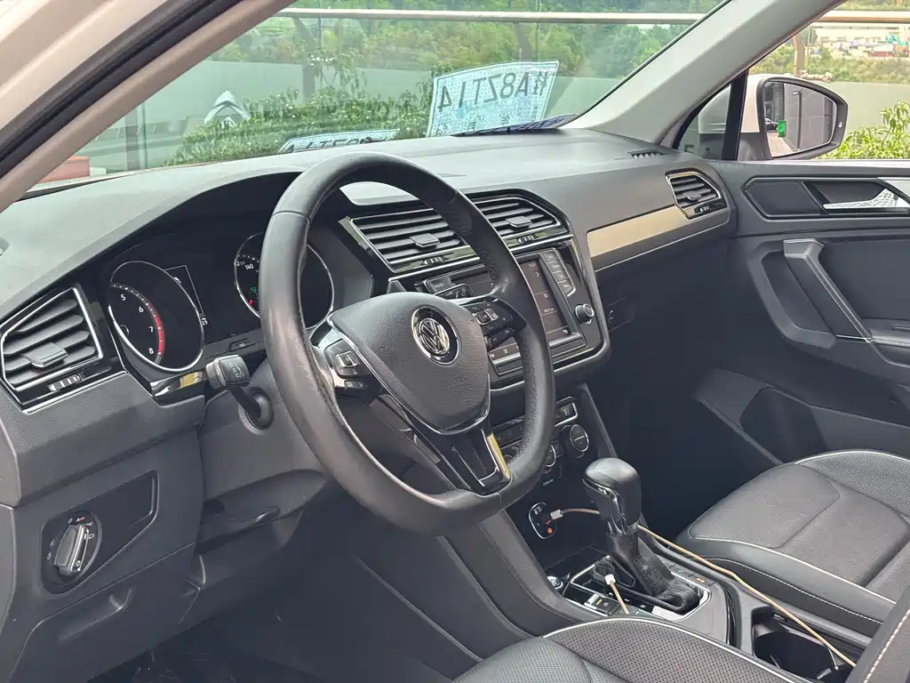 Volkswagen Tiguan L — миниатюра 15