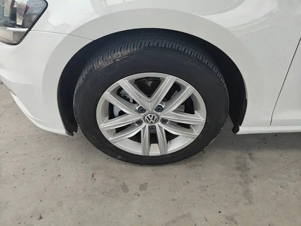 Volkswagen Golf — миниатюра 23
