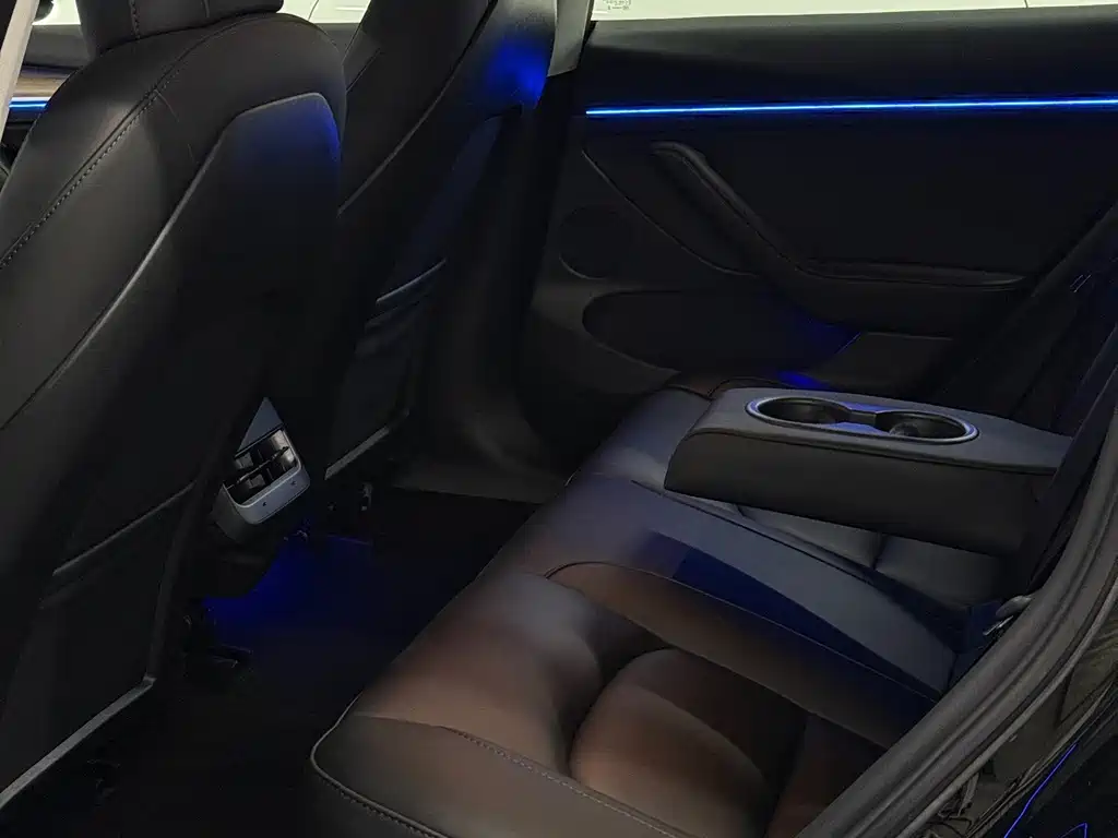 Tesla Model 3 — миниатюра 11