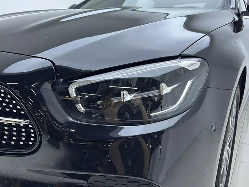 Mercedes-Benz E-Class — миниатюра 11