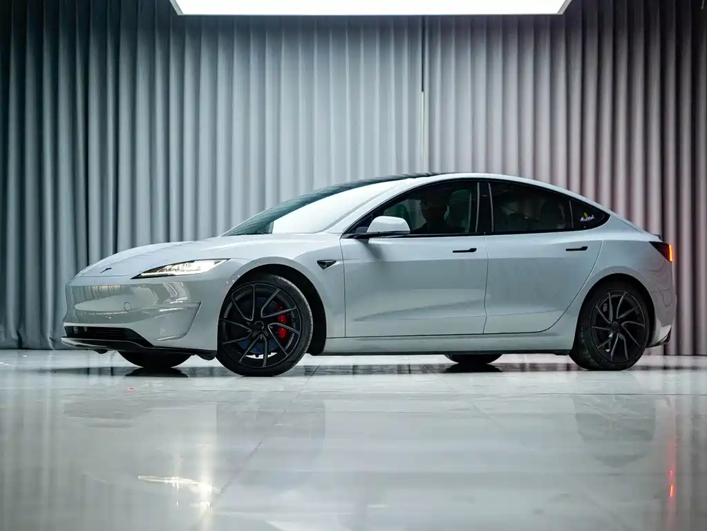 Tesla Model 3 — миниатюра 2