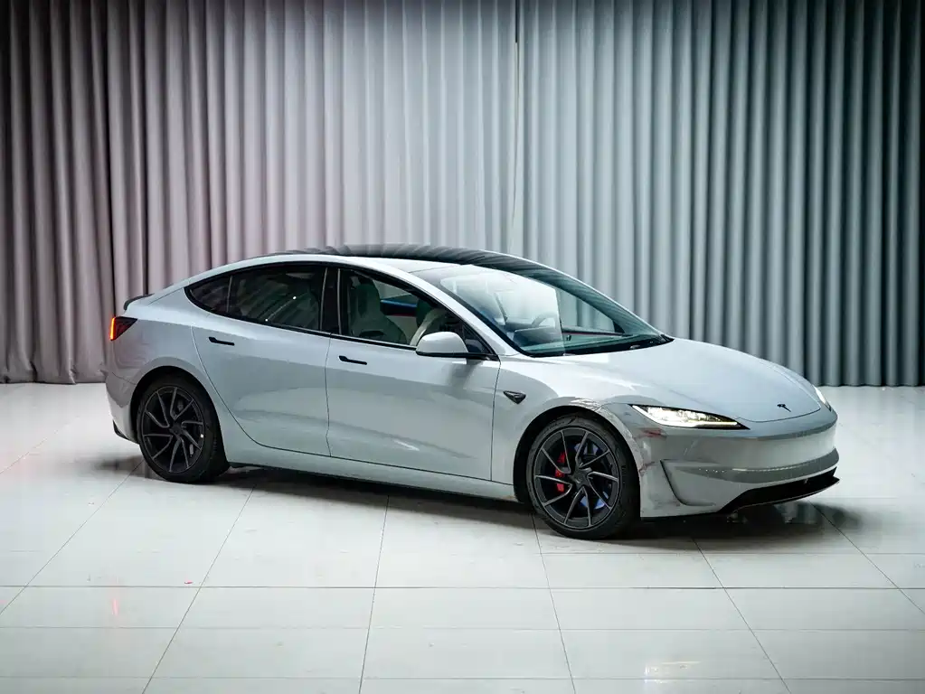 Tesla Model 3 — миниатюра 5
