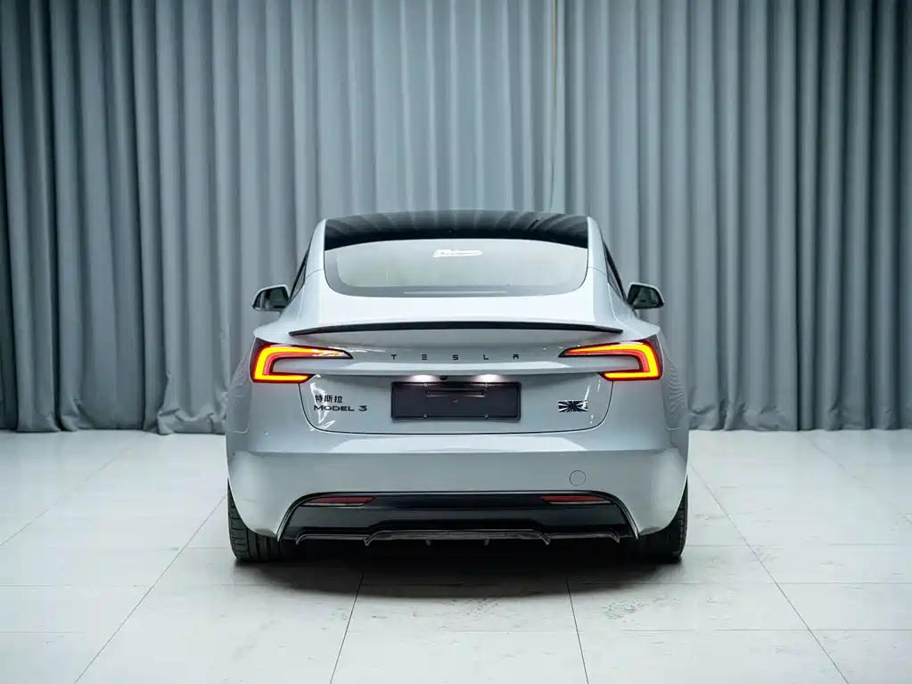 Tesla Model 3 — миниатюра 8