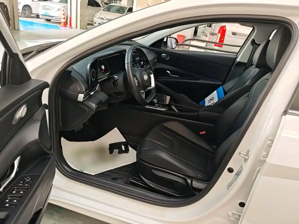 Hyundai Elantra — миниатюра 16