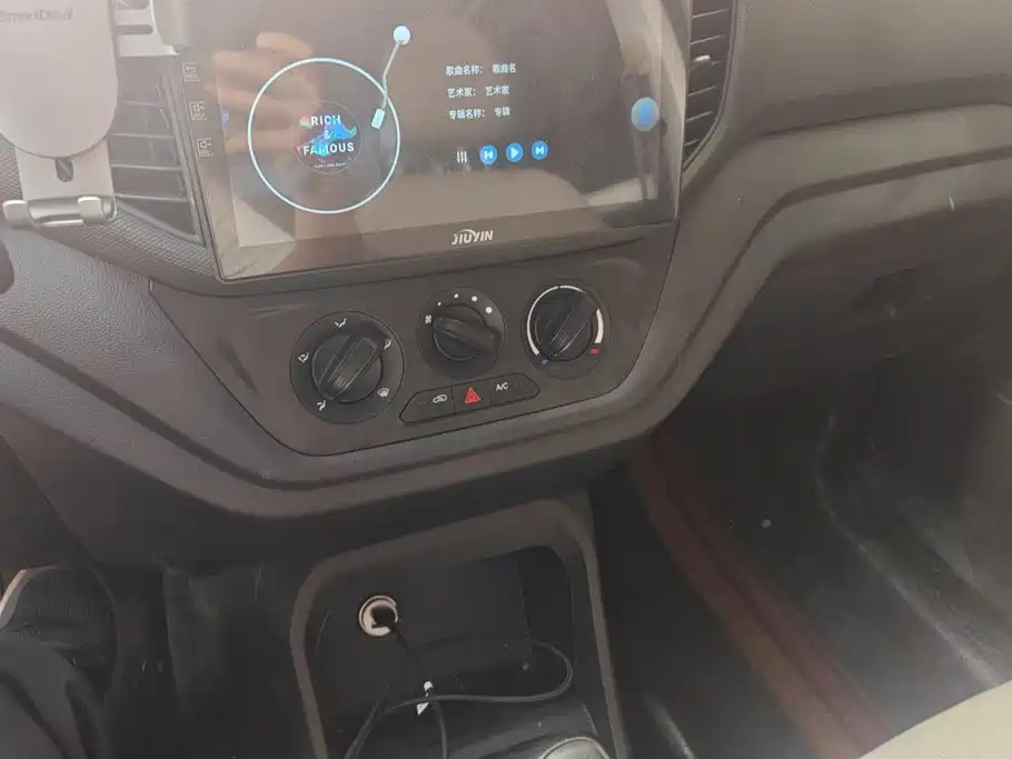 Wuling Hongguang V — миниатюра 13