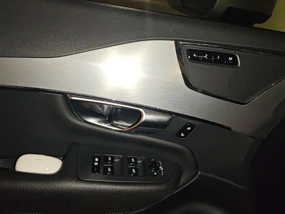 Volvo XC90 — миниатюра 7