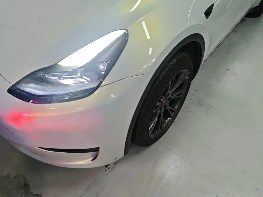 Tesla Model Y — миниатюра 19