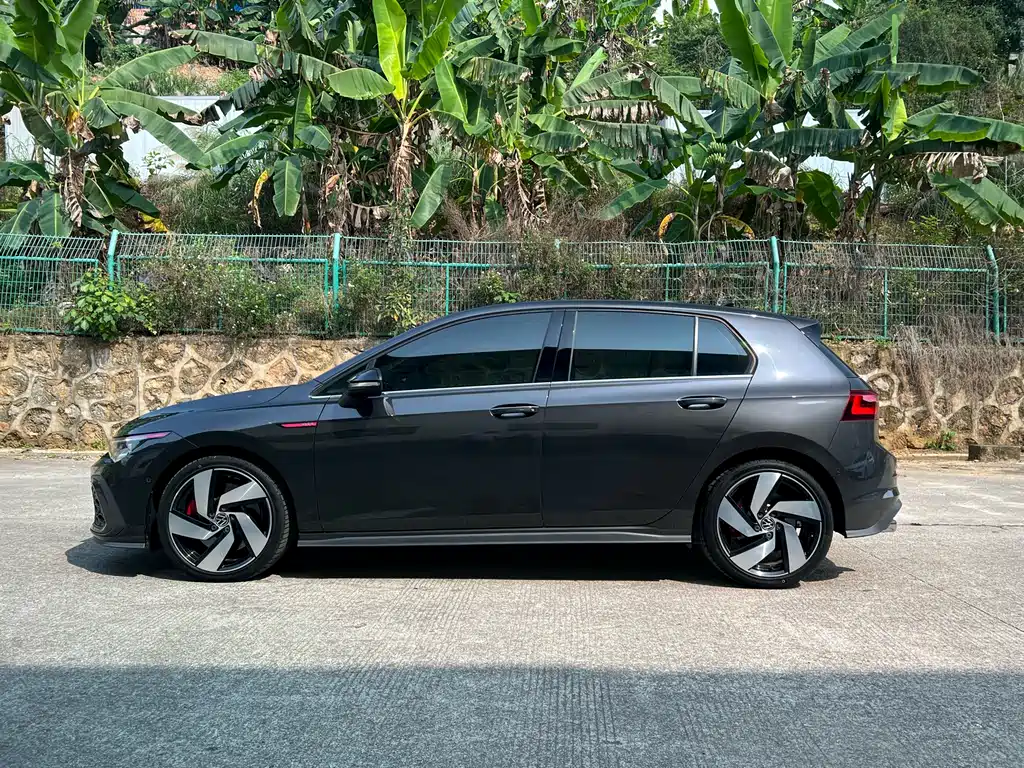 VOLKSWAGEN GOLF GTI