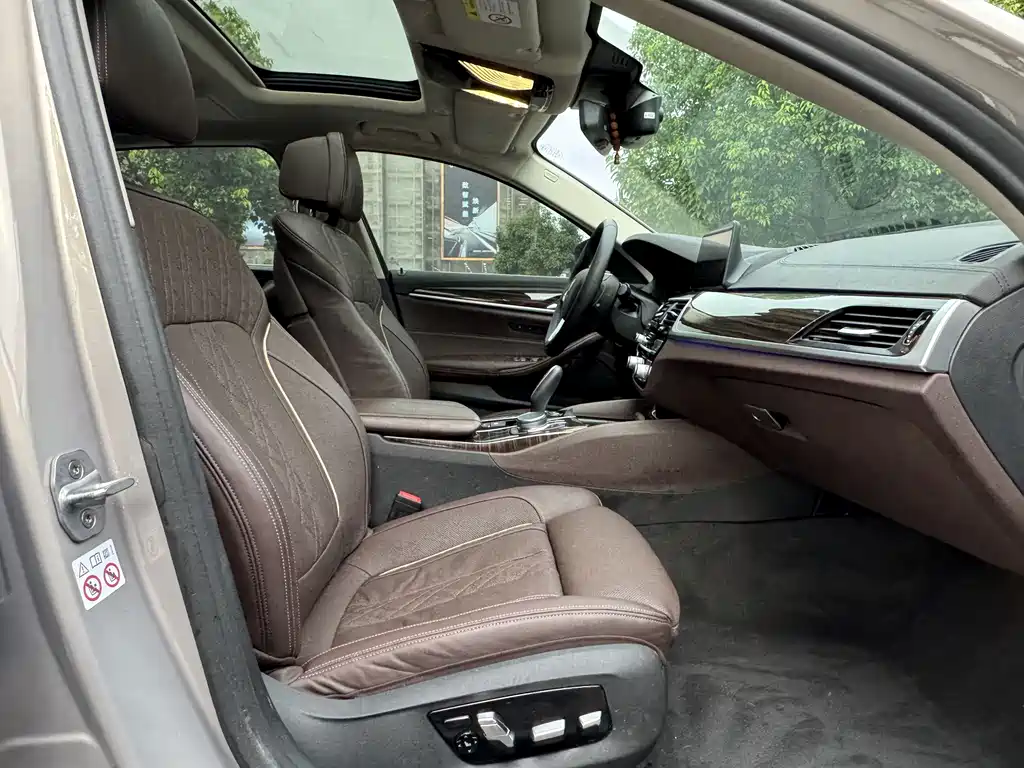 BMW 5 Series New Energy — миниатюра 13
