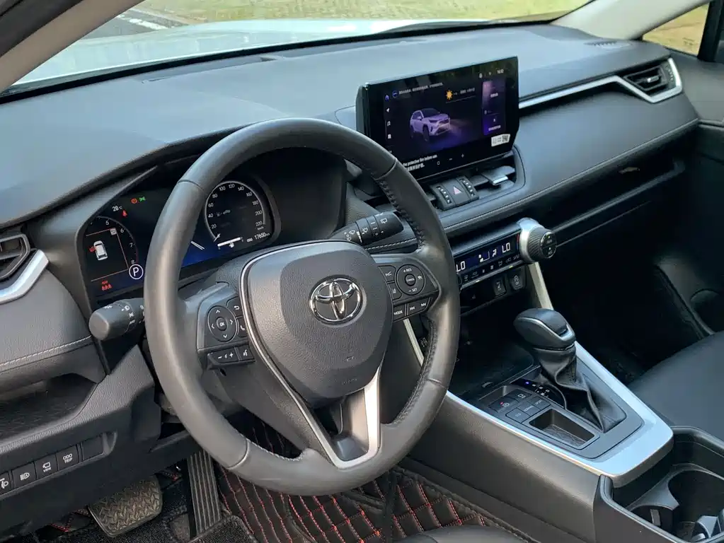 Toyota RAV4 — миниатюра 11