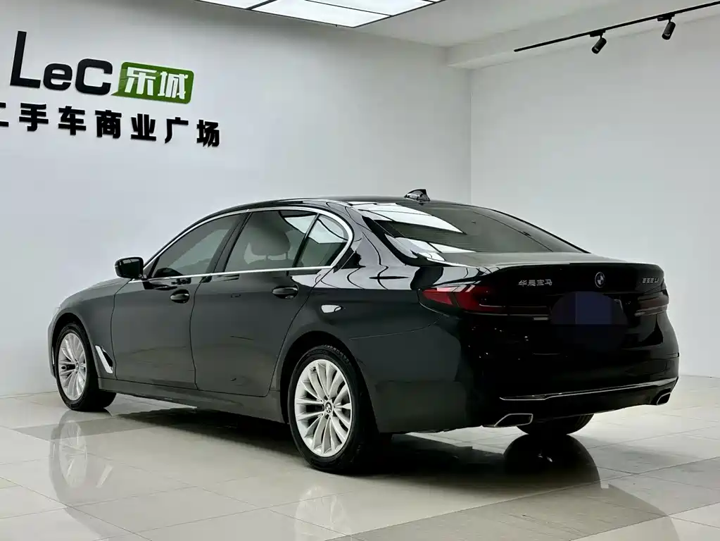 BMW 5 Series — миниатюра 16