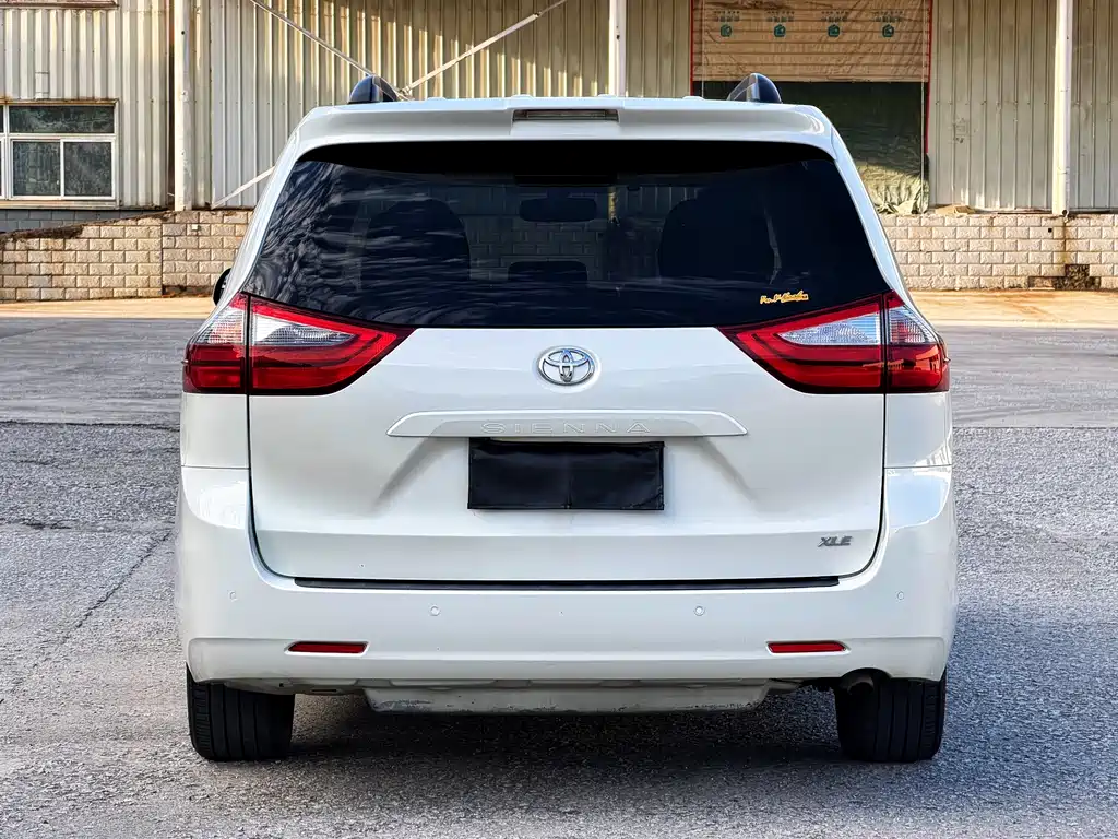 Toyota Sienna — миниатюра 7