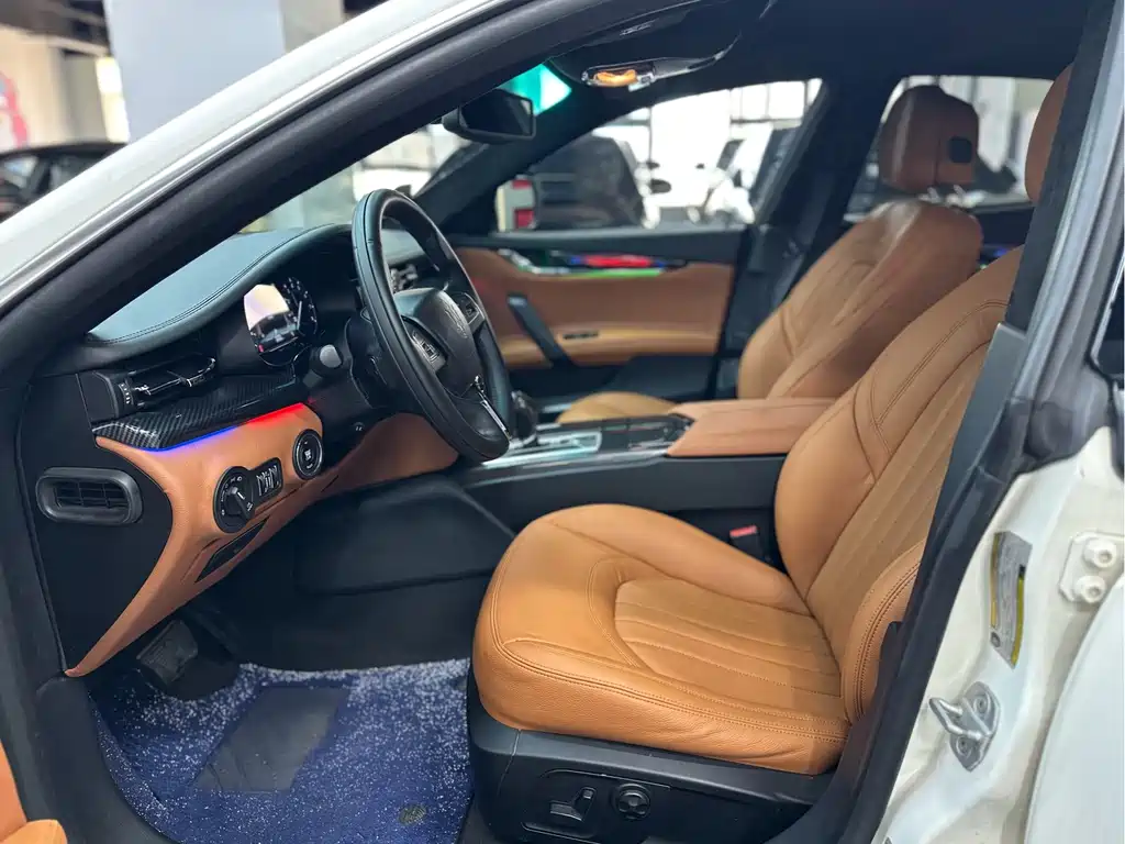 Maserati Quattroporte — миниатюра 4