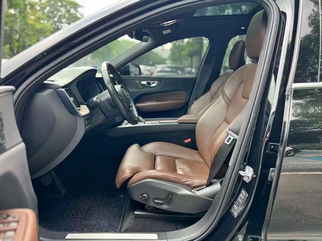 Volvo XC60 — миниатюра 6