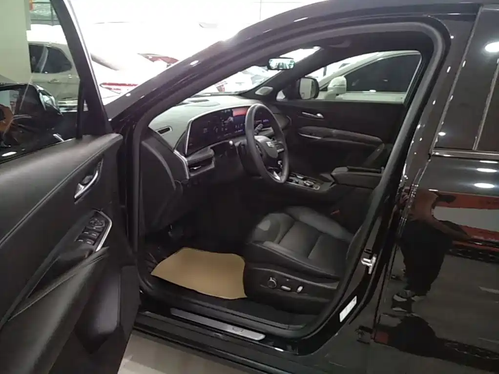 Cadillac XT4 — миниатюра 15