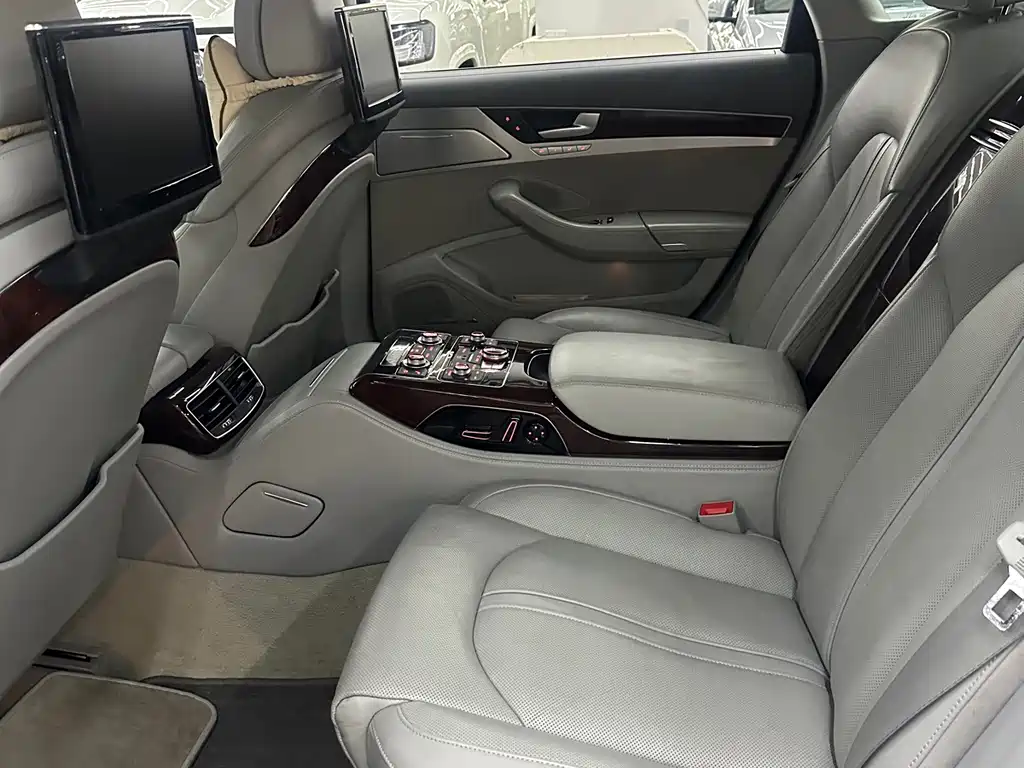 Audi A8 — миниатюра 5