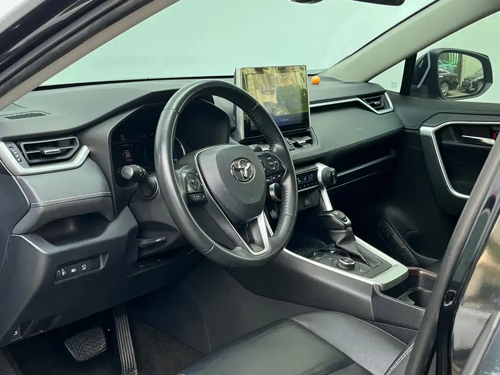 Toyota RAV4 — миниатюра 15