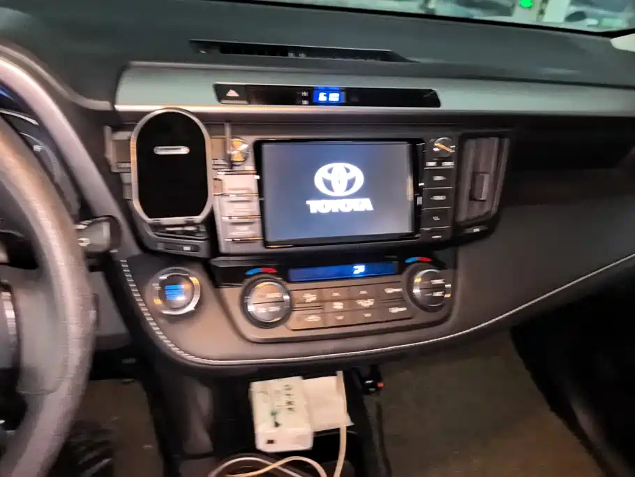 Toyota RAV4 — миниатюра 13