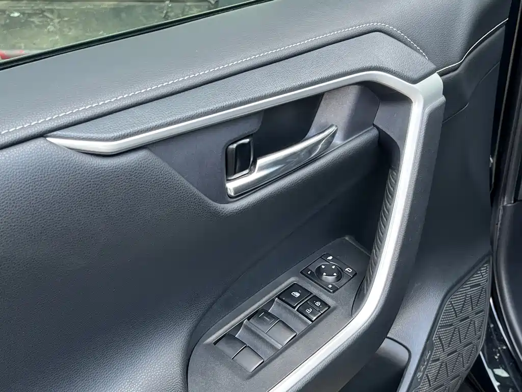 Toyota RAV4 — миниатюра 16