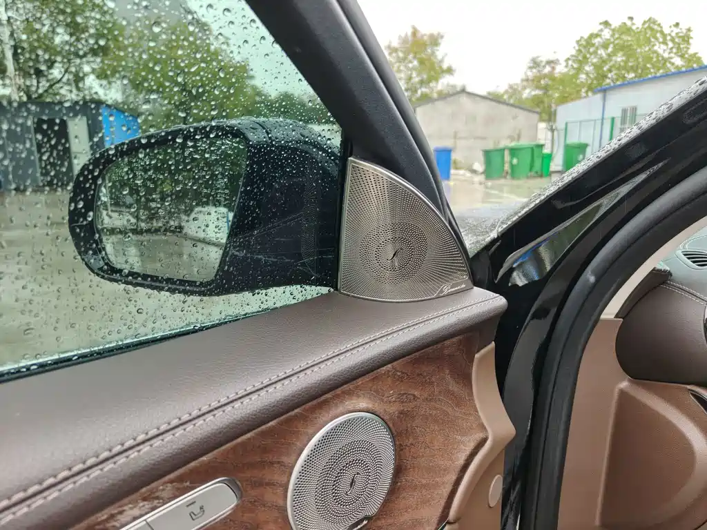 Mercedes-Benz E-Class — миниатюра 8