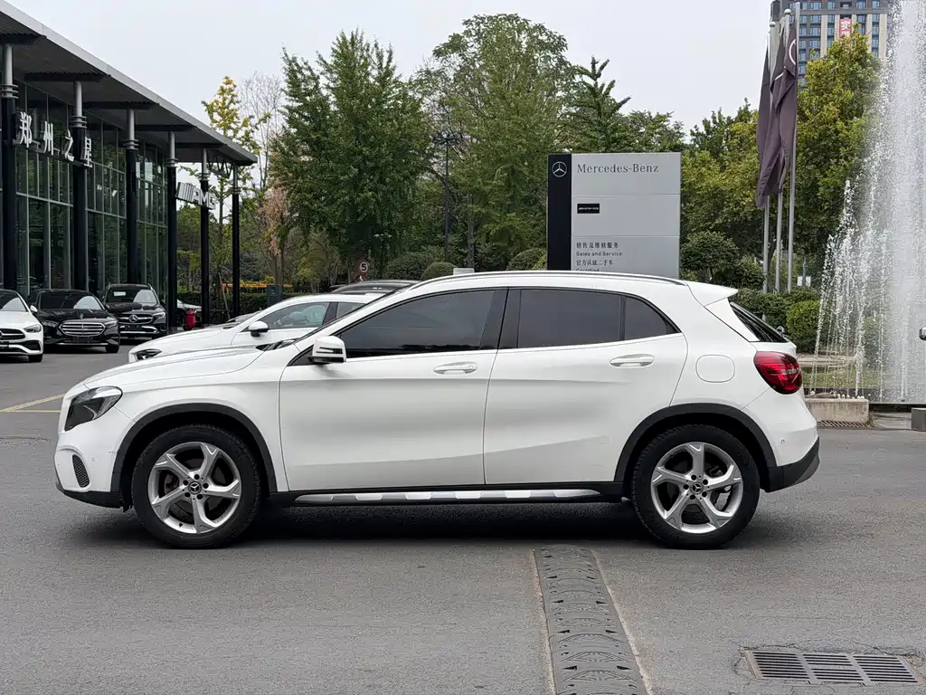 Mercedes-Benz GLA — миниатюра 8