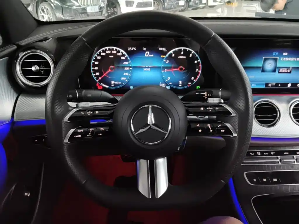 Mercedes-Benz E-Class — миниатюра 11