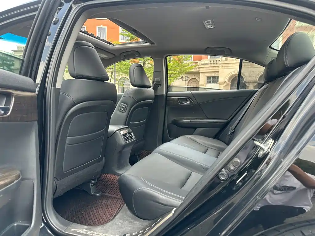 Honda Accord — миниатюра 9