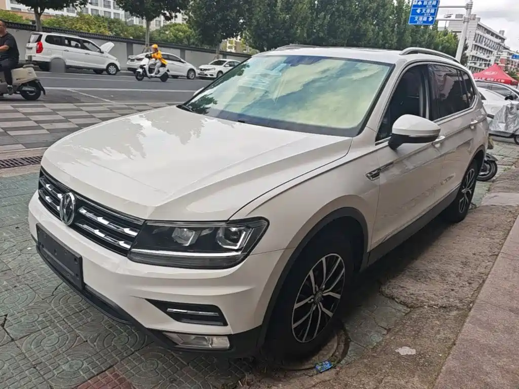 Volkswagen Tiguan L — миниатюра 2