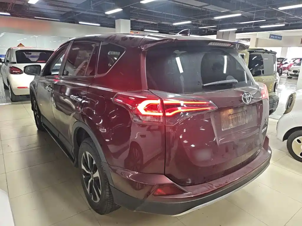 Toyota RAV4 — миниатюра 5