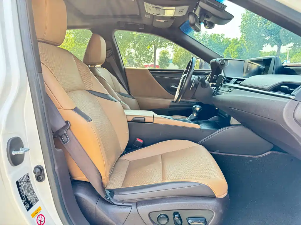 Lexus ES — миниатюра 10