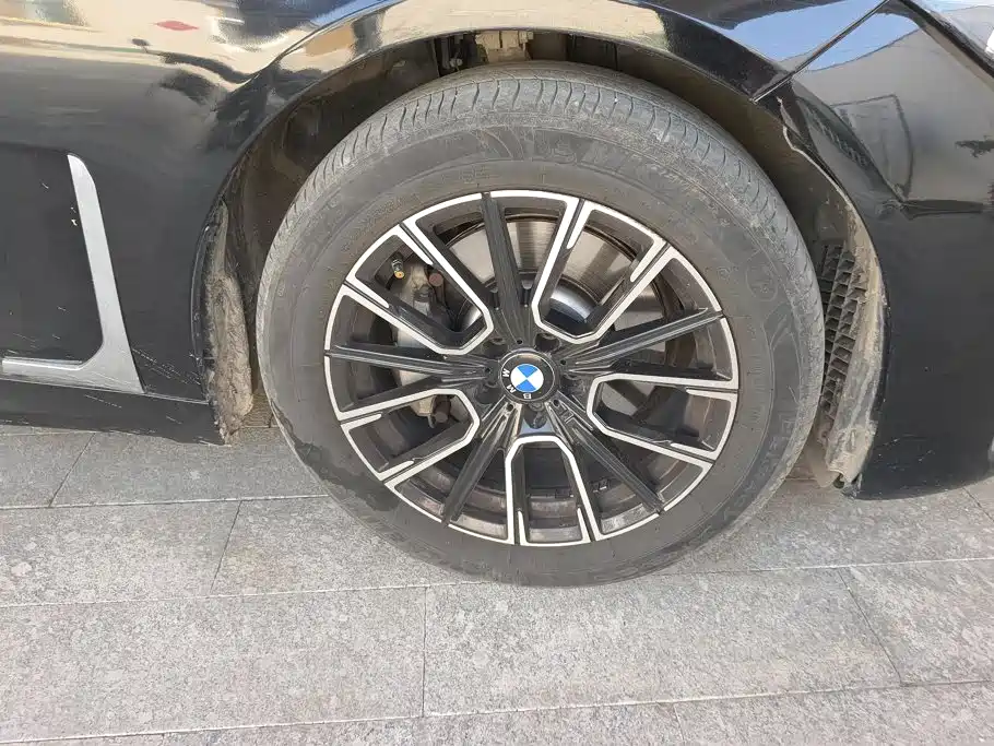 BMW 7 Series — миниатюра 6