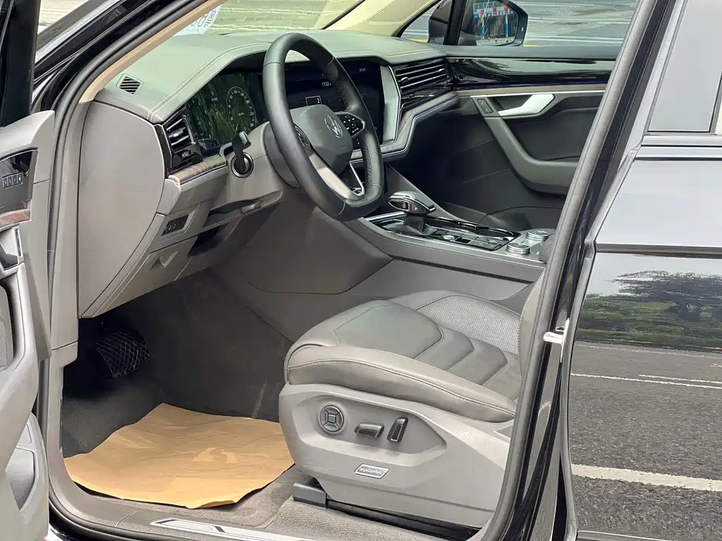 Volkswagen Touareg 2022 3.0TSI Sport