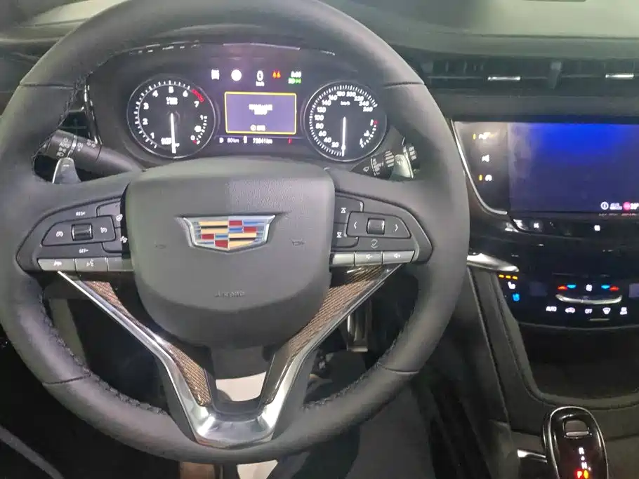 Cadillac XT6 — миниатюра 12