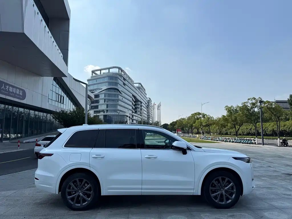 Li Auto Li ONE — миниатюра 10